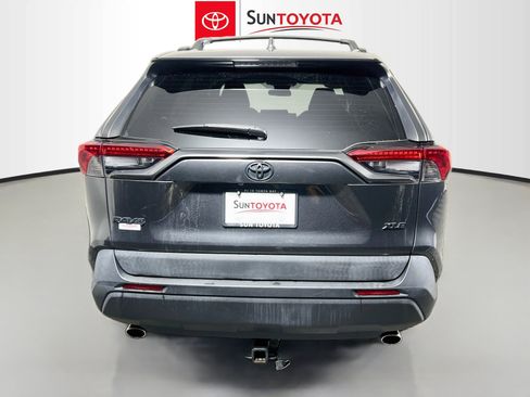Used 2019 Toyota RAV4 XLE w/ Convenience Package FWD image 5