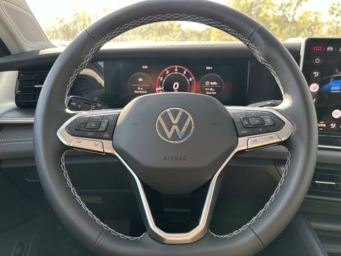 New 2025 Volkswagen Tiguan SE image 21