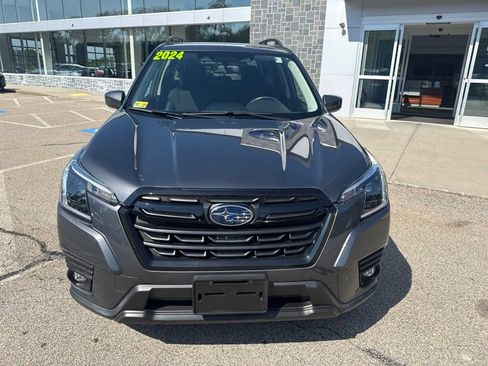 Used 2024 Subaru Forester Premium AWD/4WD image 6