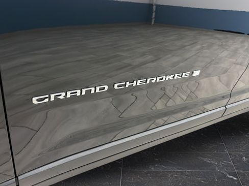 Used 2021 Jeep Grand Cherokee L Laredo w/ Luxury Tech Group I AWD/4WD image 38