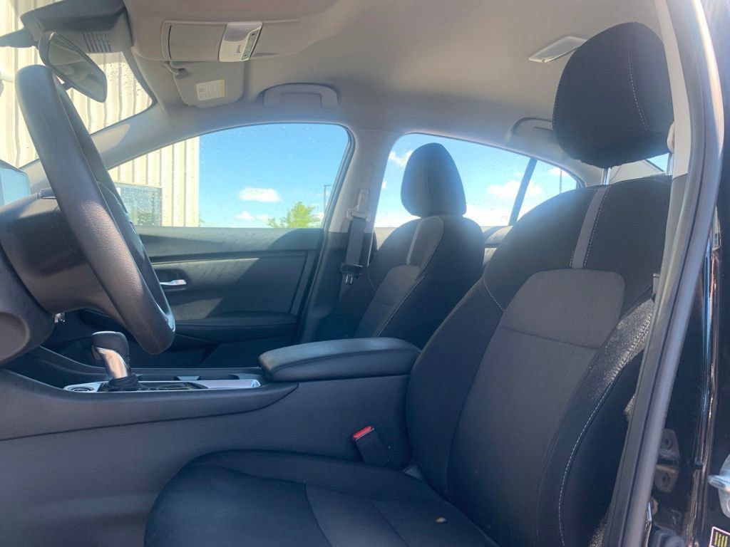 Certified 2023 Nissan Sentra SV FWD image 9