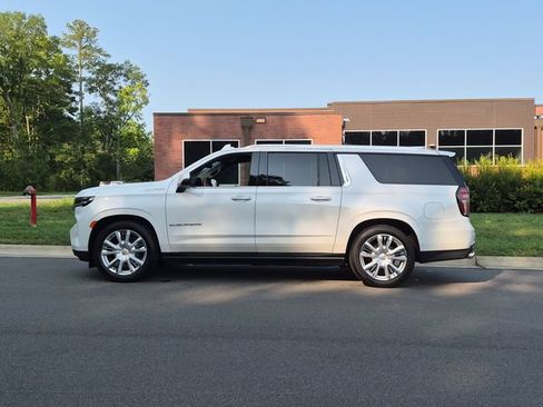 Used 2021 Chevrolet Suburban High Country AWD/4WD image 10