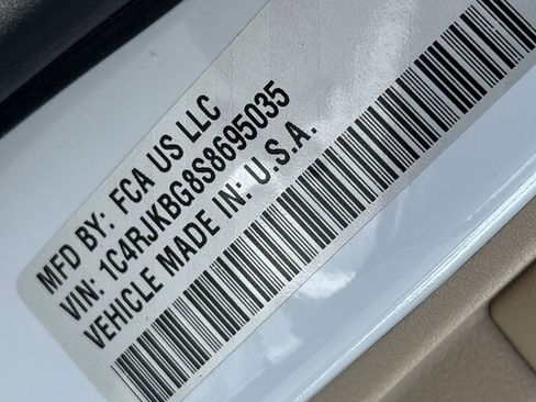 Used 2025 Jeep Grand Cherokee L Limited w/ Luxury Tech Group II image 37