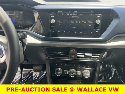 Certified 2024 Volkswagen Taos SE w/ Panoramic Sunroof Package AWD/4WD image 16