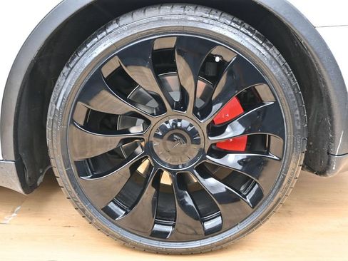 Used 2023 Tesla Model Y Performance AWD/4WD image 12