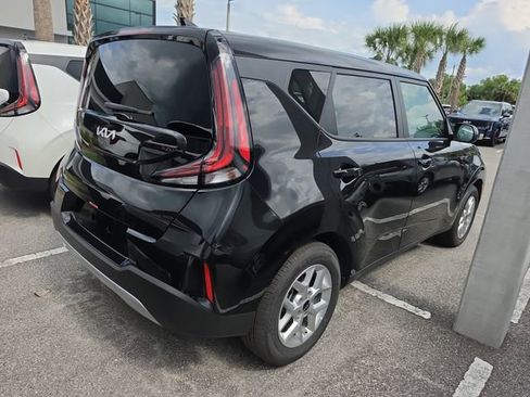 Certified 2025 Kia Soul LX w/ LX Technology Package FWD image 4