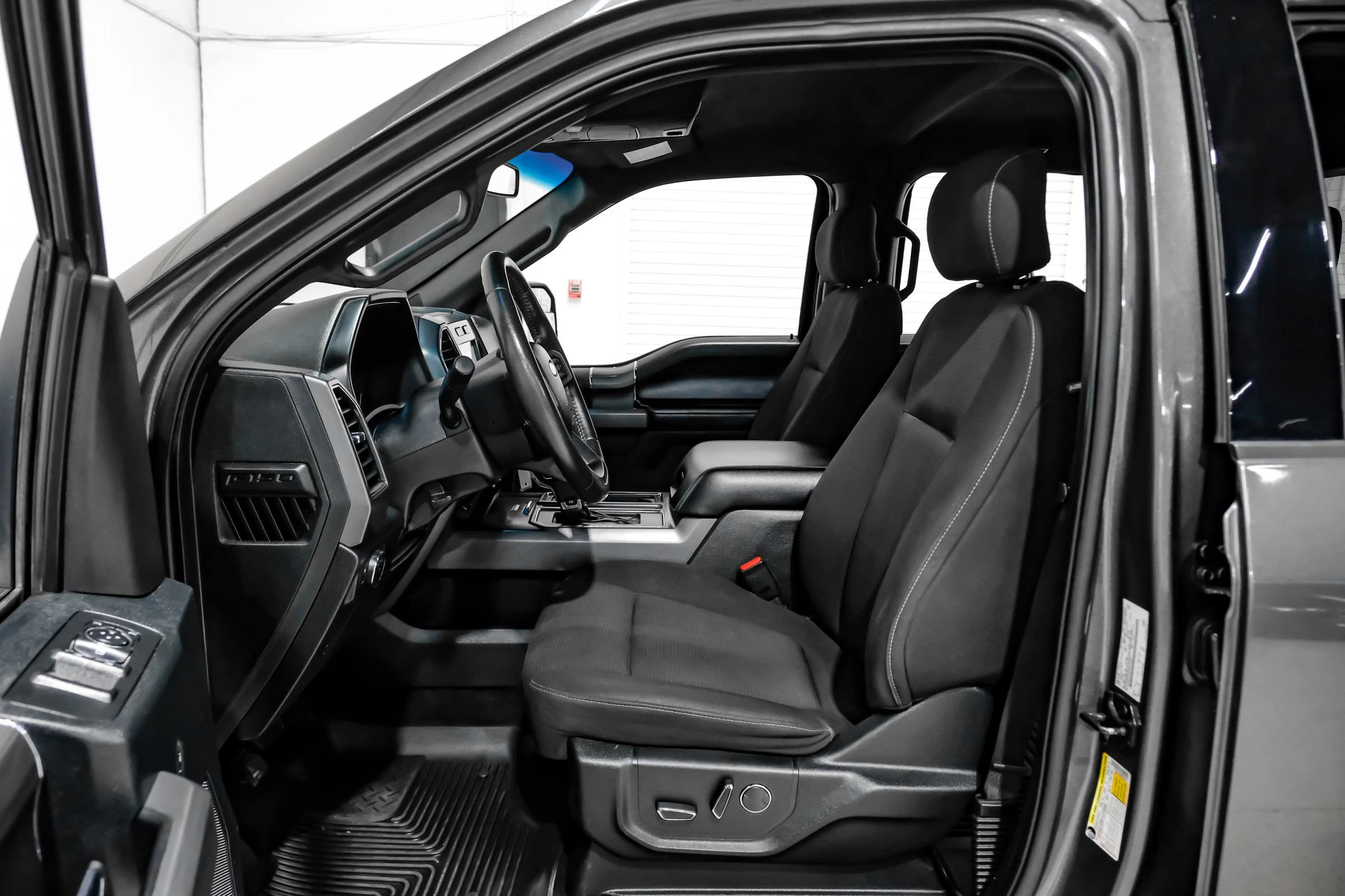Used 2017 Ford F150 XLT w/ Equipment Group 302A Luxury AWD/4WD image 39