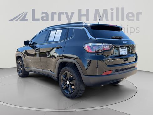 Used 2023 Jeep Compass Latitude w/ Convenience Group AWD/4WD image 4