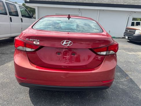 Used 2015 Hyundai Elantra SE w/ Option Group 03 FWD image 7