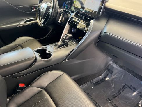 Certified 2022 Toyota Venza Limited AWD/4WD image 17