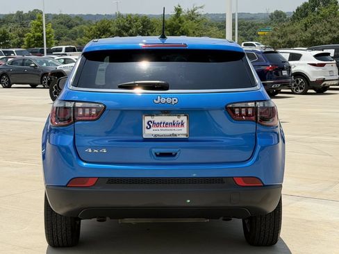 Used 2025 Jeep Compass Sport w/ Mopar Graphics Package AWD/4WD image 5