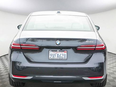 Used 2025 BMW 530i 530i w/ Premium Package image 5