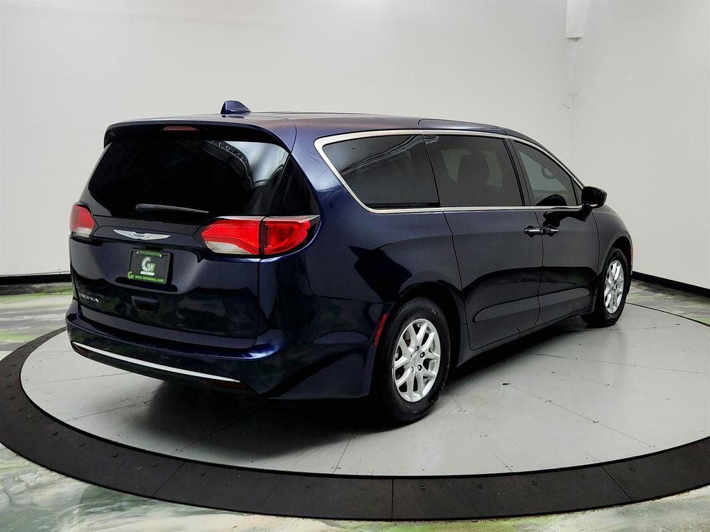 Used 2020 Chrysler Pacifica Touring FWD image 5