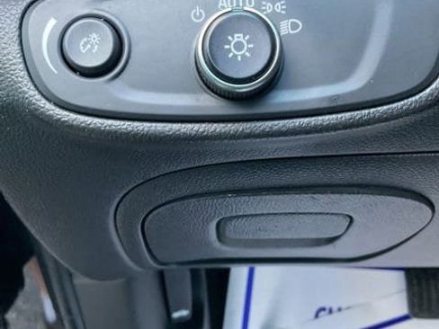 Used 2019 Chevrolet Trax LT w/ LT Convenience Package FWD image 29
