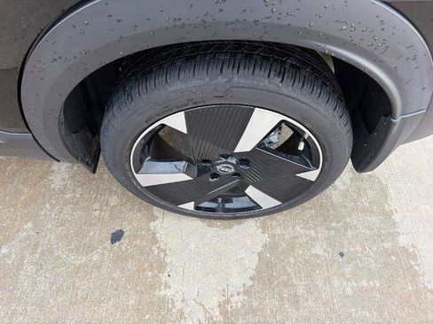 Certified 2025 Nissan Kicks SR FWD image 13