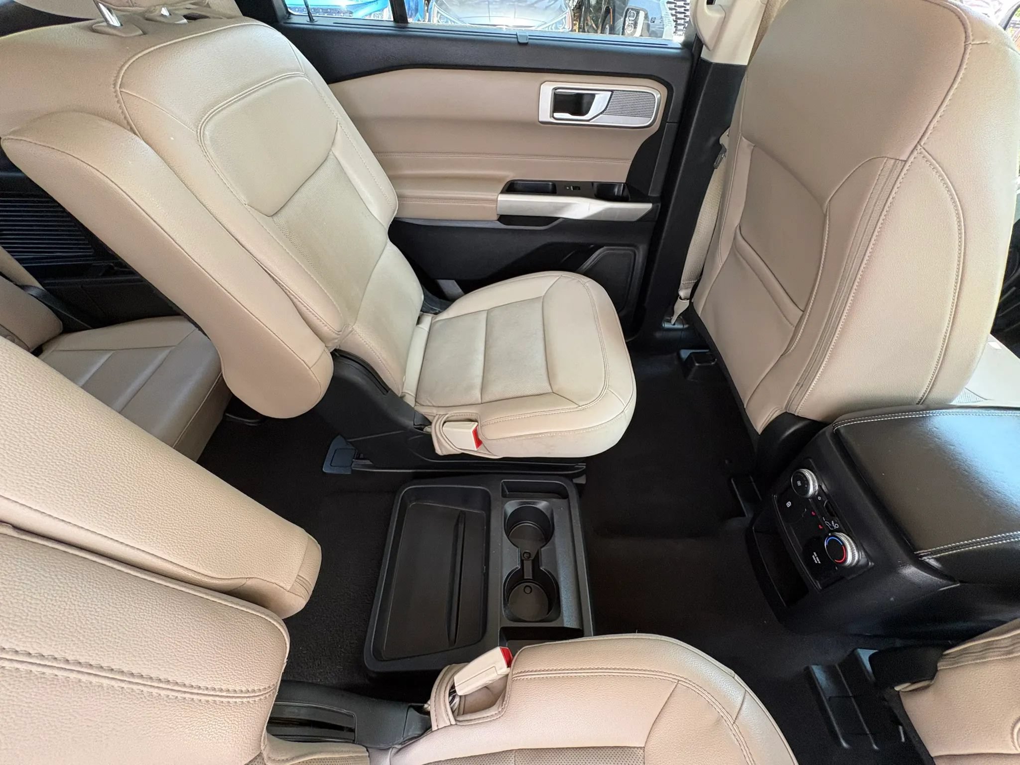 Used 2021 Ford Explorer Limited w/ Equipment Group 301A RWD image 18