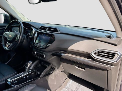Used 2021 Chevrolet TrailBlazer LT w/ Premium Seating Package FWD image 28