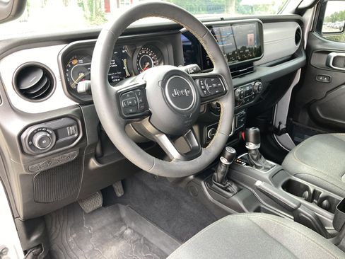 Used 2024 Jeep Wrangler Sport AWD/4WD image 19