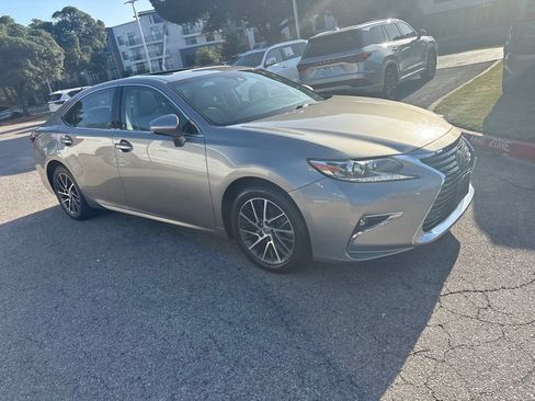 Used 2017 Lexus ES 350 w/ Luxury Package FWD image 7