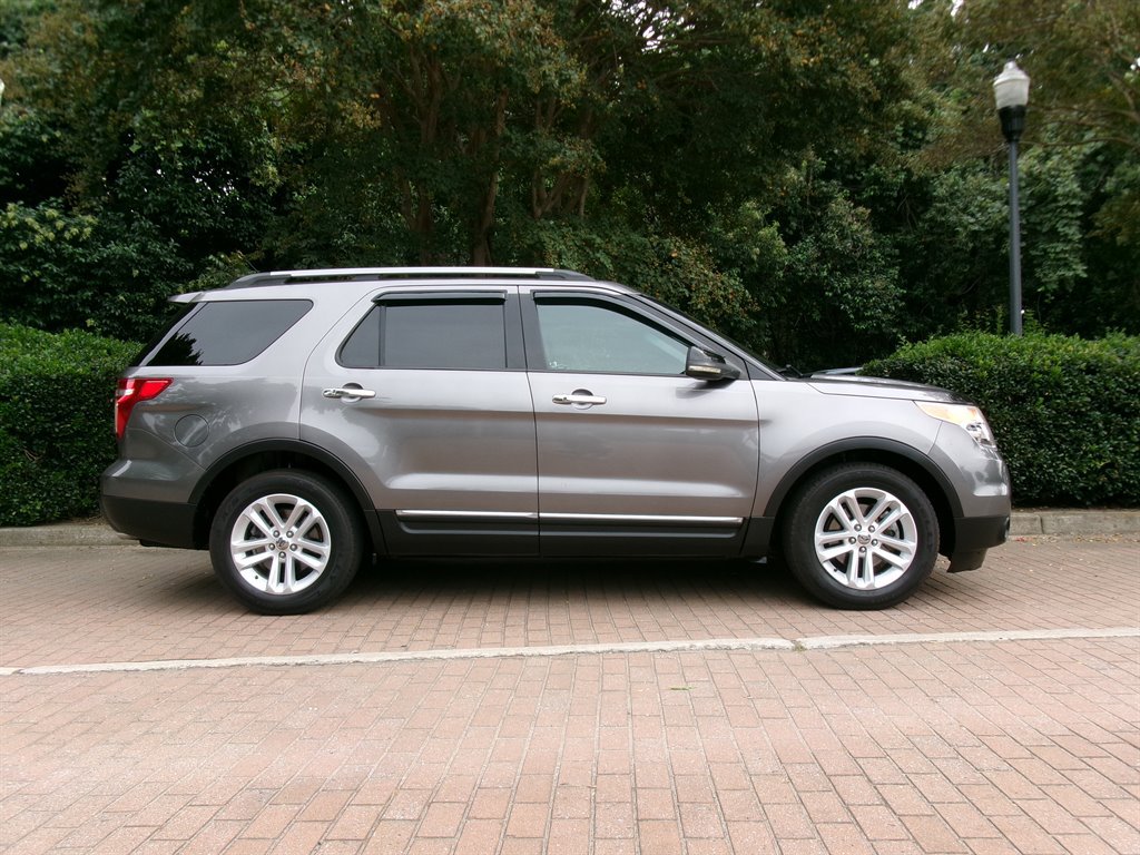 Used 2011 Ford Explorer XLT w/ 202A Rapid Spec Order Code FWD image 5