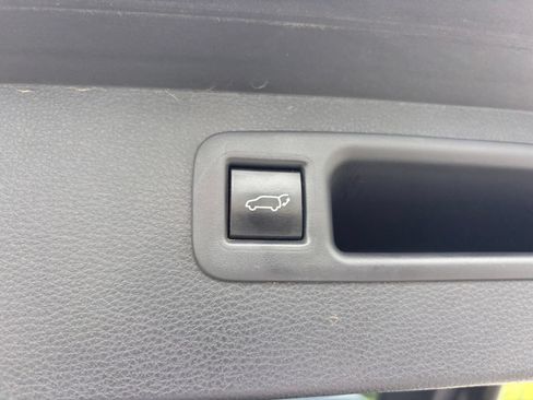 Used 2023 Toyota Highlander XLE AWD/4WD image 18