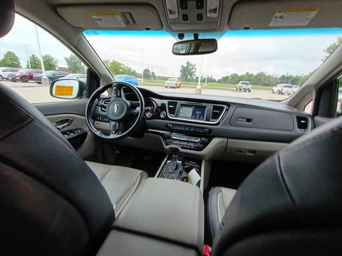 Used 2017 Kia Sedona SX FWD image 16