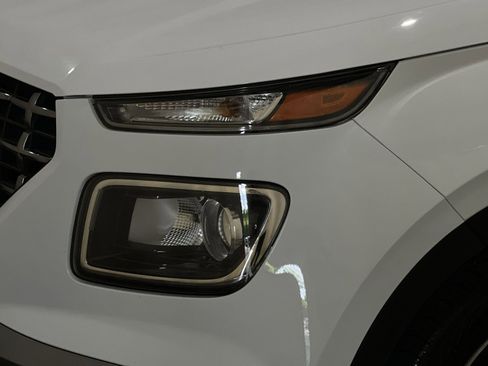 Used 2022 Hyundai Venue SEL FWD image 21