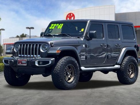 Used 2018 Jeep Wrangler Unlimited Sahara AWD/4WD image 9
