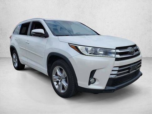 Used 2017 Toyota Highlander Limited image 3