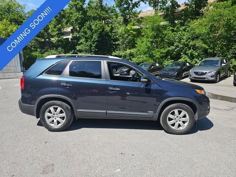 Used 2013 Kia Sorento LX w/ Convenience Pkg AWD/4WD image 2