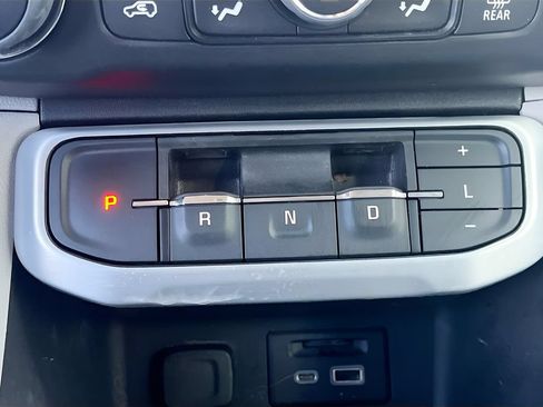 Used 2023 GMC Acadia SLT w/ Technology Package AWD/4WD image 17