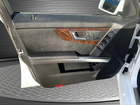 Used 2015 Mercedes-Benz GLK 350 4MATIC image 18