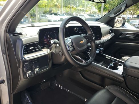 Used 2025 Chevrolet Tahoe Premier AWD/4WD image 23