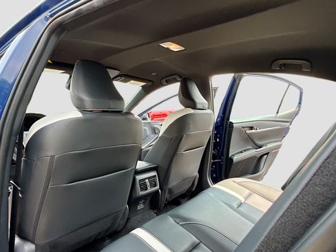 Used 2025 Toyota Camry SE FWD image 6