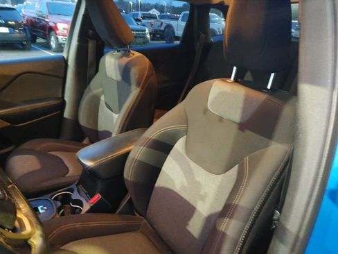 Used 2018 Jeep Cherokee Latitude w/ Altitude Package image 16