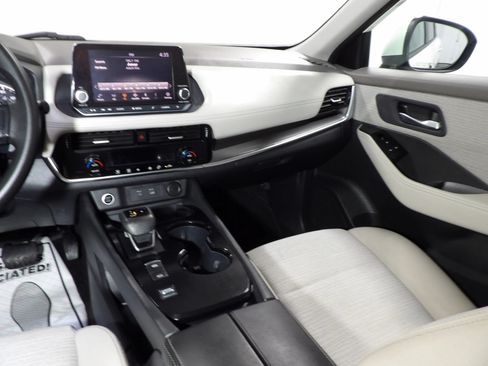Used 2022 Nissan Rogue SV FWD image 12
