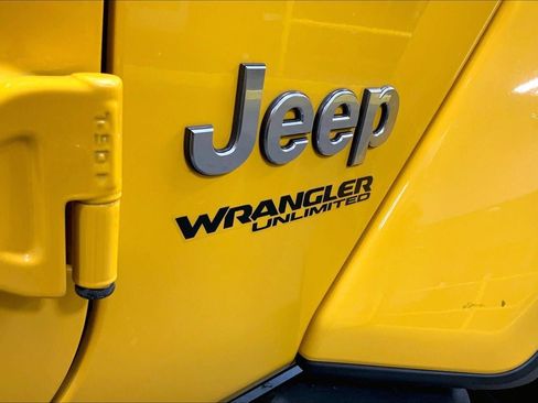 Used 2019 Jeep Wrangler Unlimited Sahara AWD/4WD image 29