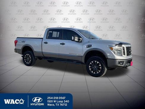 Used 2019 Nissan Titan PRO-4X image 12