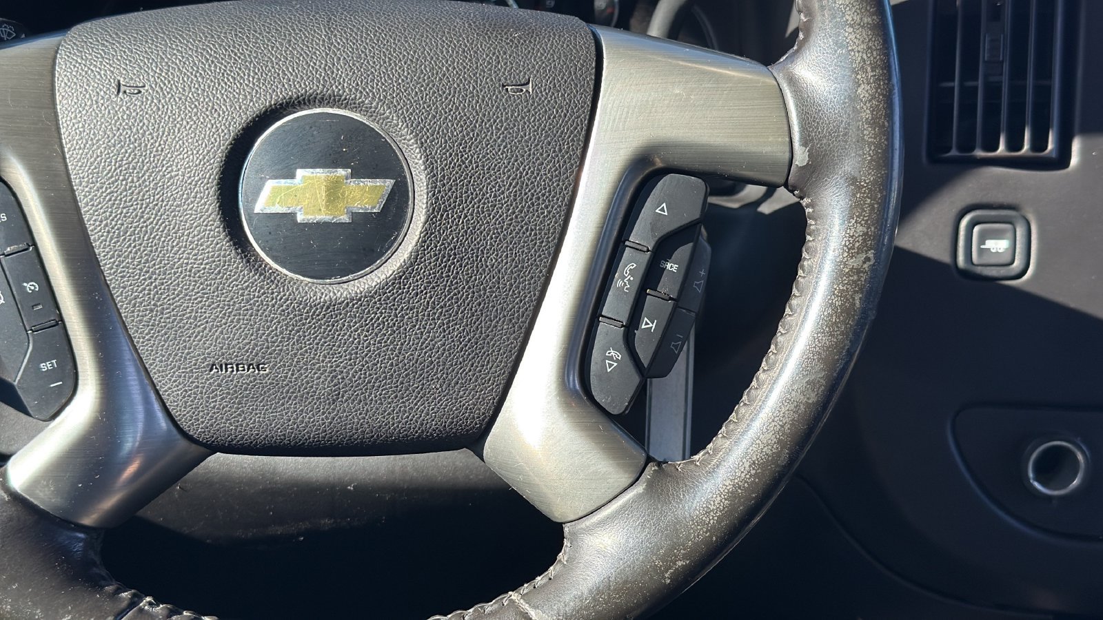 Used 2017 Chevrolet Express 2500 RWD image 10
