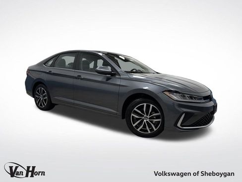 Used 2025 Volkswagen Jetta SE w/ Sunroof Package image 1