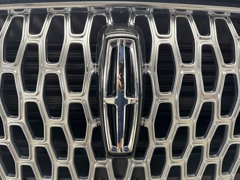 Used 2023 Lincoln Corsair AWD image 7