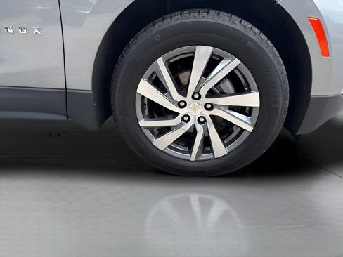 Used 2023 Chevrolet Equinox Premier AWD/4WD image 2