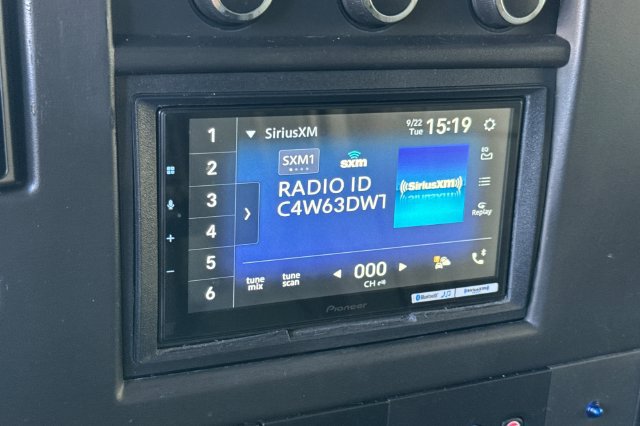 Used 2018 Chevrolet Express 2500 RWD image 19