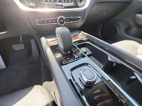 Used 2025 Volvo V60 B5 Cross Country Plus AWD/4WD image 16