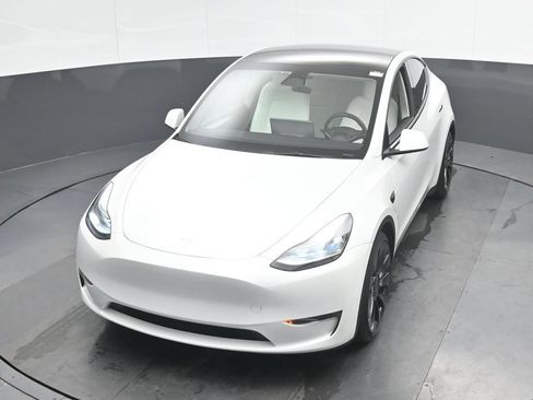 Used 2023 Tesla Model Y Performance AWD/4WD image 36