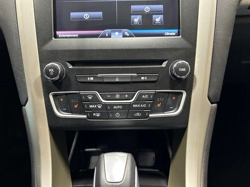 Used 2016 Ford Fusion SE w/ Equipment Group 202A FWD image 22