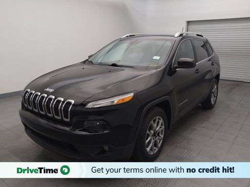 Used 2018 Jeep Cherokee Latitude Plus w/ Cold Weather Group FWD image 1