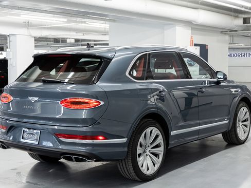 Used 2022 Bentley Bentayga image 5