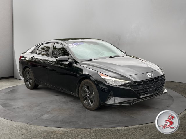 Used 2022 Hyundai Elantra SEL w/ Convenience Package FWD image 1