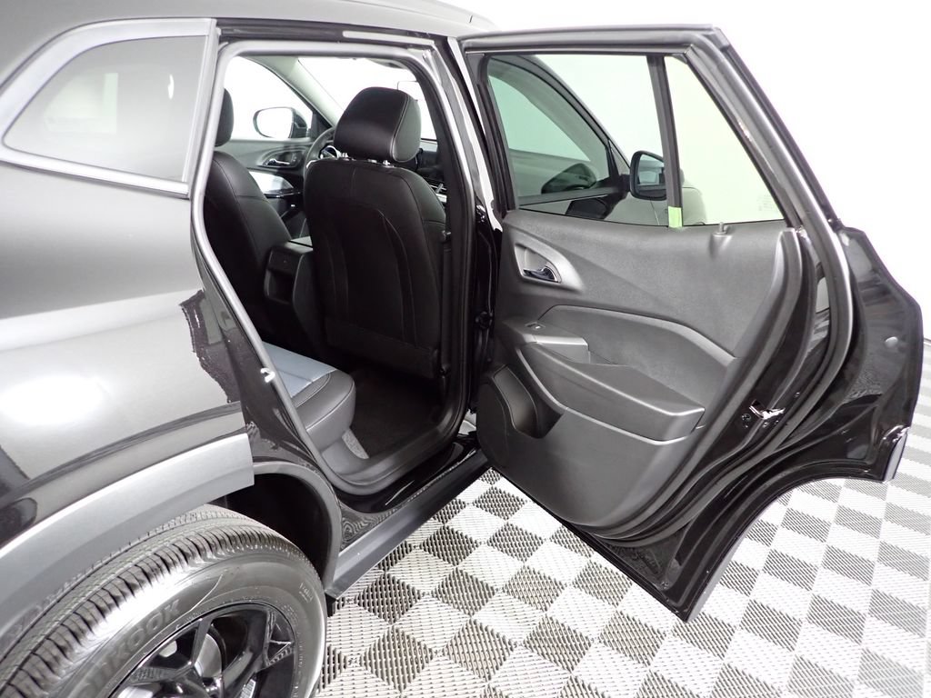 New 2026 Chevrolet Trax LT w/ Driver Confidence Package FWD image 32